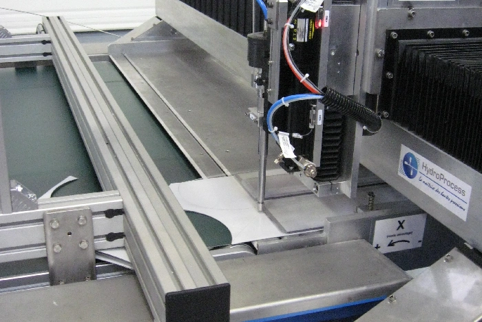 Machine découpe jet d'eau industrie manufacturière