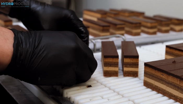 machine-decoupe-jet-eau-patisserie